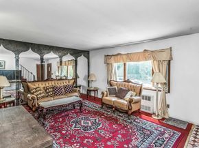 325 N Service Road, Roslyn Heights NY 11577