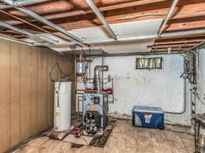 325 N Service Road, Roslyn Heights NY 11577