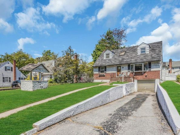 325 N Service Road, Roslyn Heights NY 11577