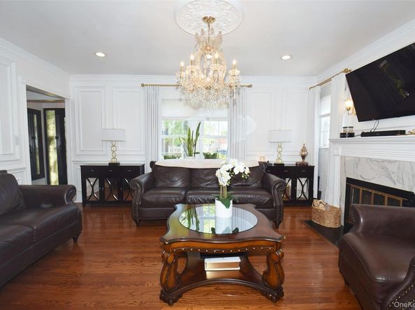 14 Plymouth Street, New Hyde Park NY 11040