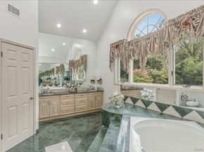 21 Chauncey Place, Woodbury NY 11797