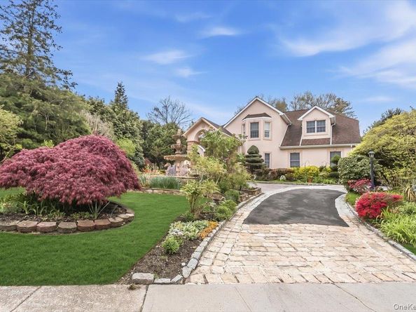 21 Chauncey Place, Woodbury NY 11797
