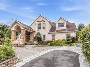 21 Chauncey Place, Woodbury NY 11797