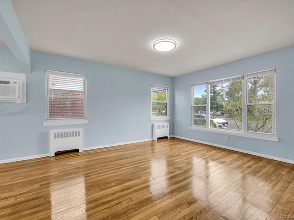 382 Old Country Road, Mineola NY 11501