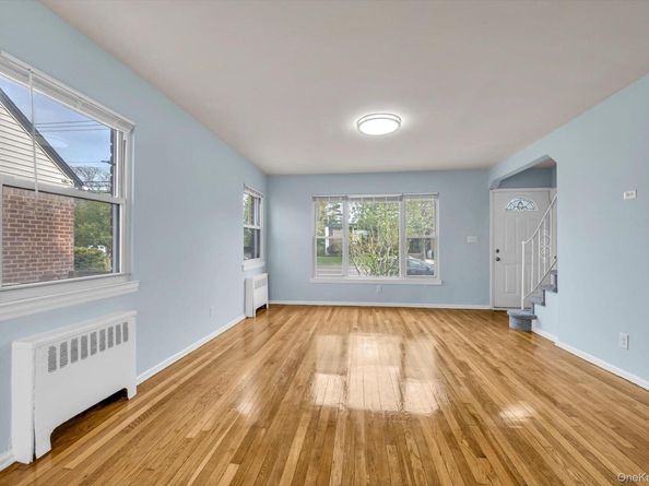 382 Old Country Road, Mineola NY 11501