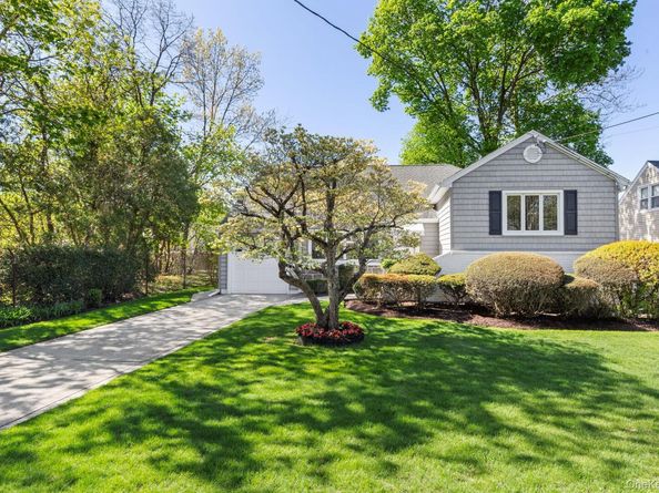 1076 Melissa Lane, North Bellmore NY 11710