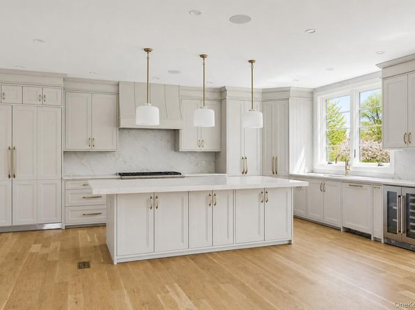 14 Ridge Road, Southampton NY 11968