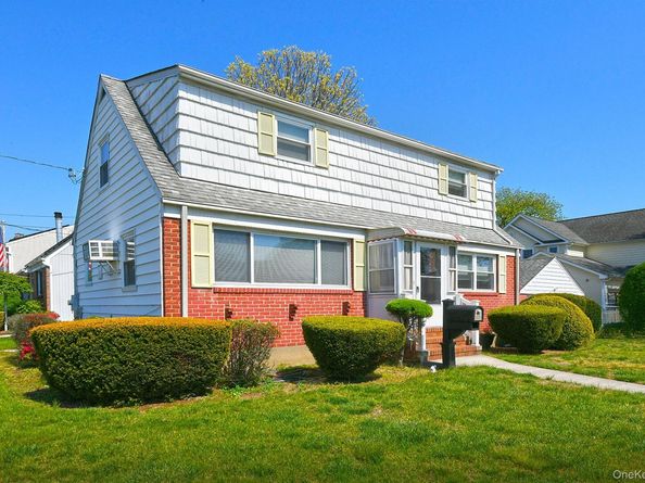 36 Millwood Lane, Merrick NY 11566
