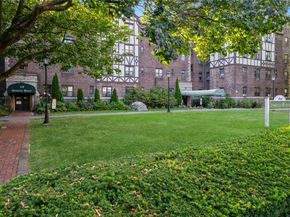 120 Stonelea Place 3G, New Rochelle NY 10801