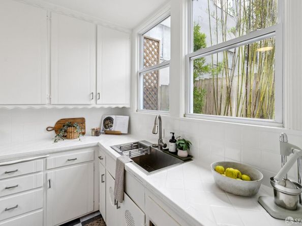 1851 10th Avenue, San Francisco CA 94122