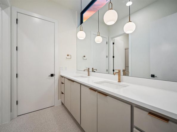 2607 Richcreek RD, Austin TX 78757