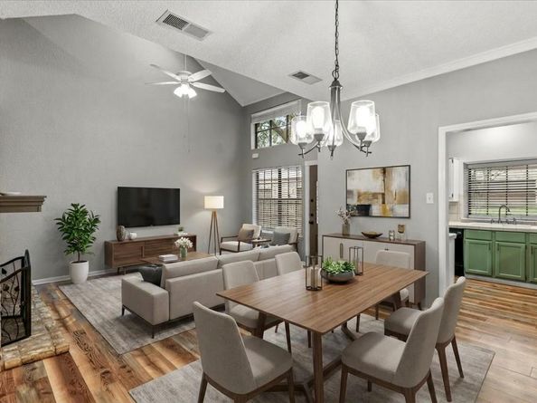 10819 Crown Colony DR 27, Austin TX 78747
