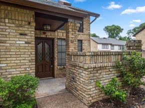 10819 Crown Colony DR 27, Austin TX 78747