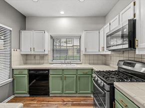 10819 Crown Colony DR 27, Austin TX 78747