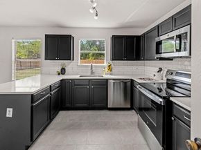 525 Meadow Park DR, Georgetown TX 78626