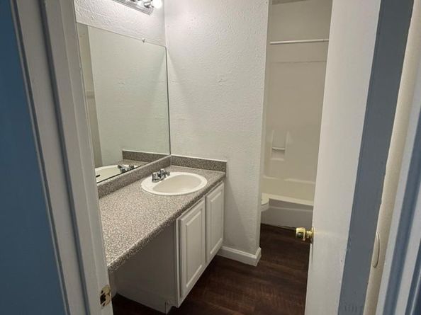 2124 Burton DR 251, Austin TX 78741