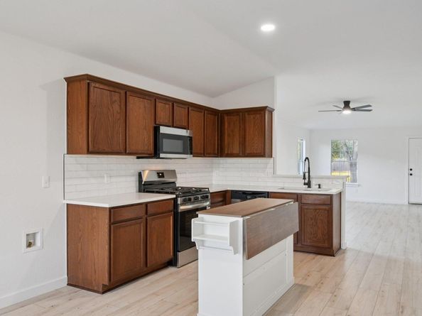 17921 Basketflower BND, Elgin TX 78621