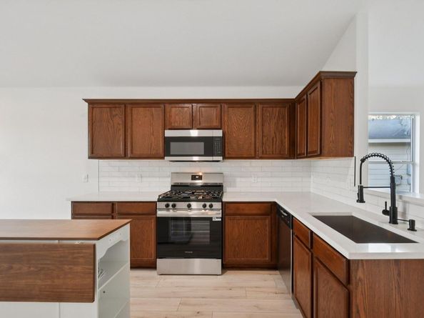 17921 Basketflower BND, Elgin TX 78621