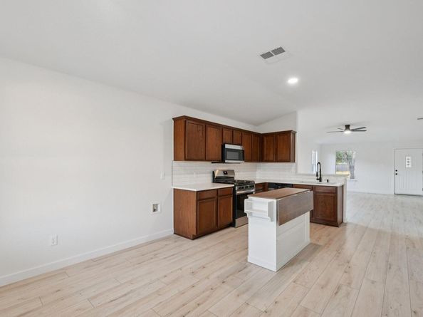 17921 Basketflower BND, Elgin TX 78621