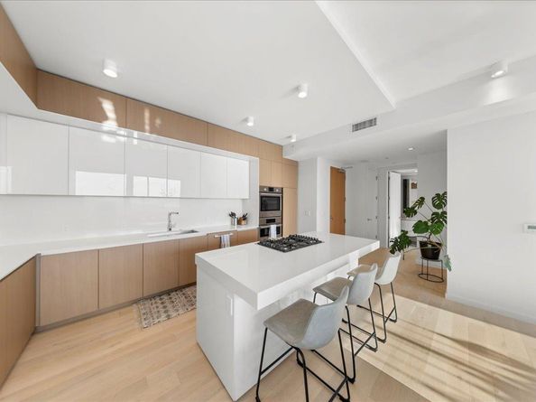 313 W 17th ST 1204, Austin TX 78701