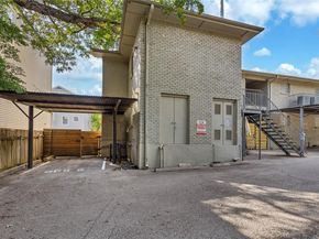 1307 Norwalk LN 206, Austin TX 78703