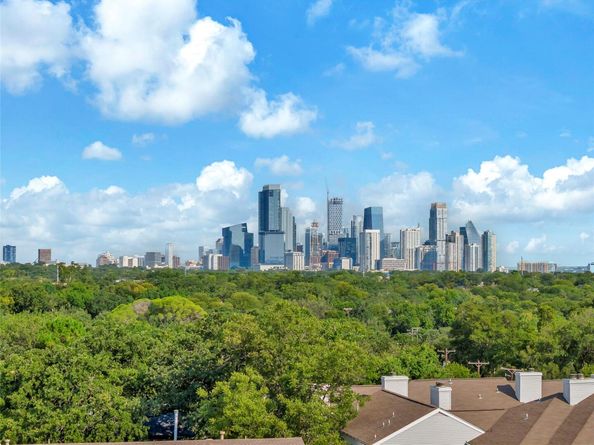 1307 Norwalk LN 206, Austin TX 78703