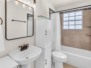 1307 Norwalk LN 206, Austin TX 78703