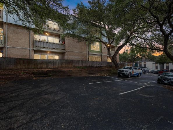 620 S 1st ST 104, Austin TX 78704