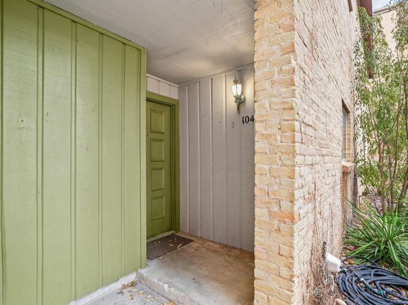 620 S 1st ST 104, Austin TX 78704