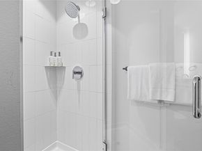 49 Navasota ST 201, Austin TX 78702