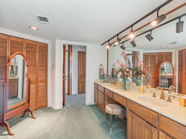 1239 Spyglass DR, Austin TX 78746