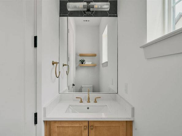 2209 Woodland Ave 901, Austin TX 78741