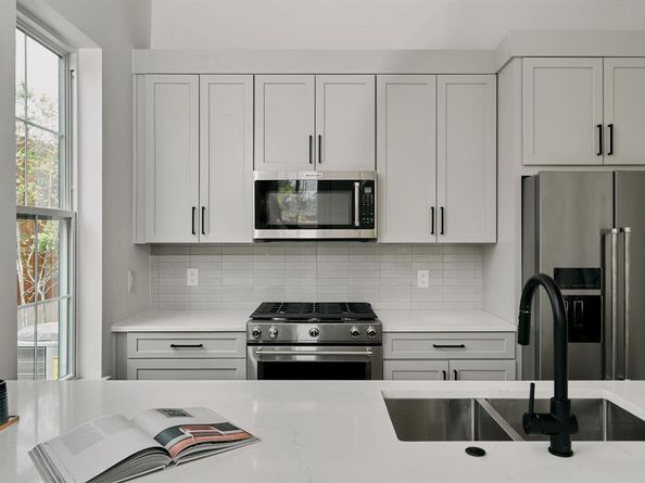 2209 Woodland Ave 901, Austin TX 78741