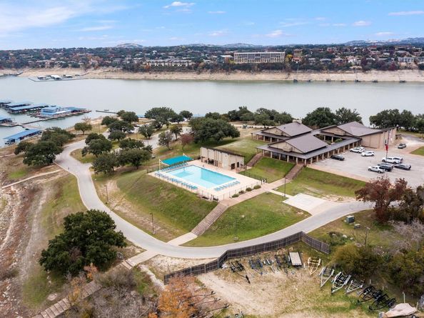 18402 Lakeland DR, Point Venture TX 78645