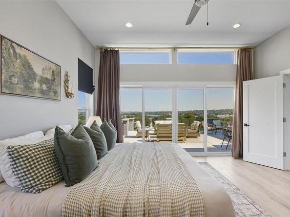 18402 Lakeland DR, Point Venture TX 78645