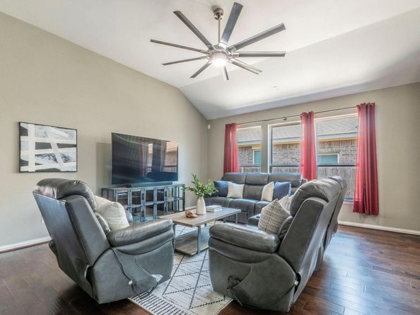 105 Penna LN, Georgetown TX 78628