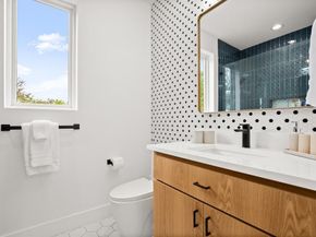 2919 E 13th ST 2, Austin TX 78702