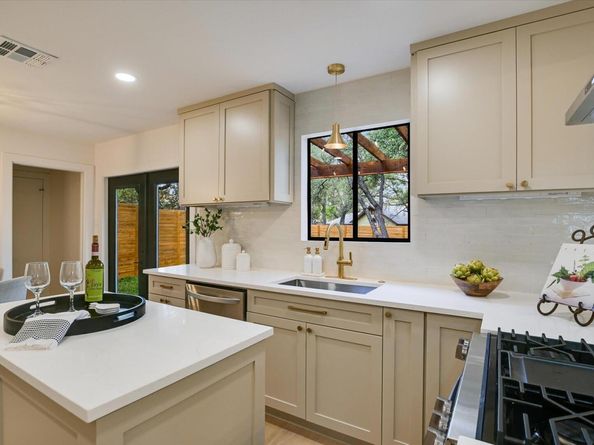 8300 Washita DR, Austin TX 78749