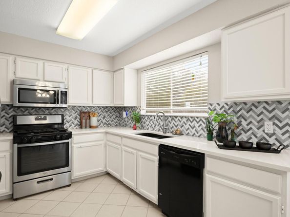 10607 Watchful Fox DR, Austin TX 78748