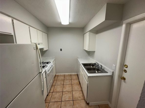 12211 Dundee DR, Austin TX 78759
