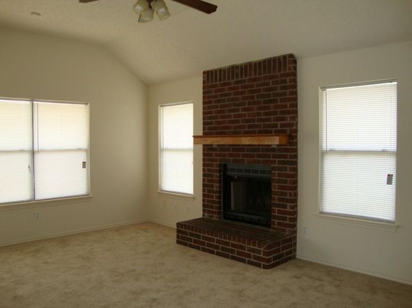 1007 Black Locust DR, Pflugerville TX 78660