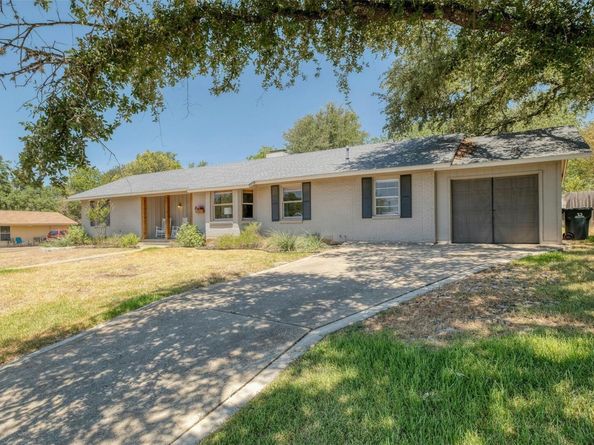 1208 Country Club RD, Georgetown TX 78628