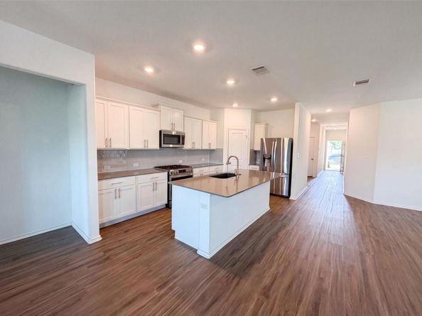 424 Wolf Springs RD, Georgetown TX 78628
