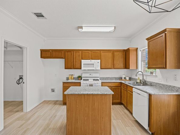 3514 Rock Shelf LN, Round Rock TX 78681