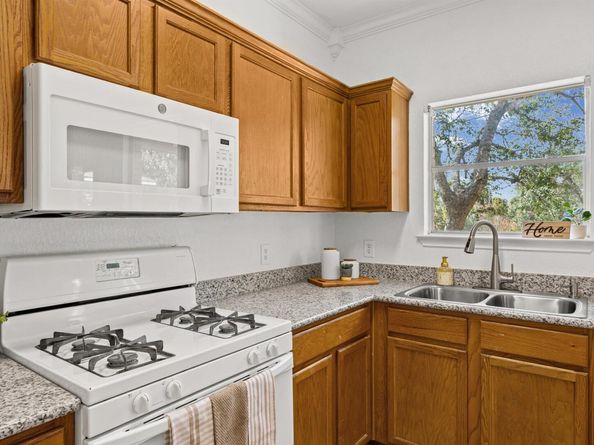 3514 Rock Shelf LN, Round Rock TX 78681