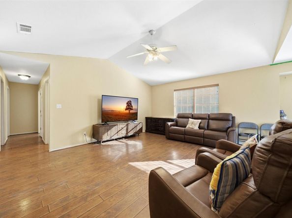 105 Snyders TRL, Liberty Hill TX 78642