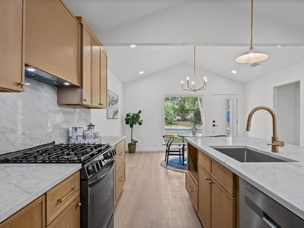 811 Glen Oak DR, Austin TX 78745