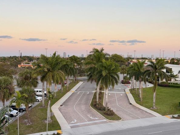 505 Spencer Drive 207, West Palm Beach FL 33409