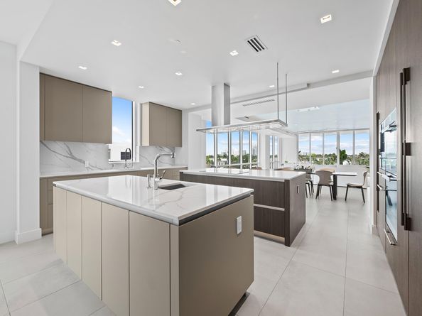 353 Sunset Drive PH02, Fort Lauderdale FL 33301