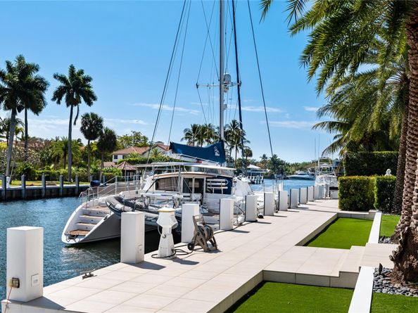 500 Isle Of Capri Dr, Fort Lauderdale FL 33301